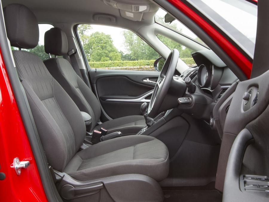  Vauxhall Zafira Tourer ecoFLEX 2011 года  (фото 6 из 16)